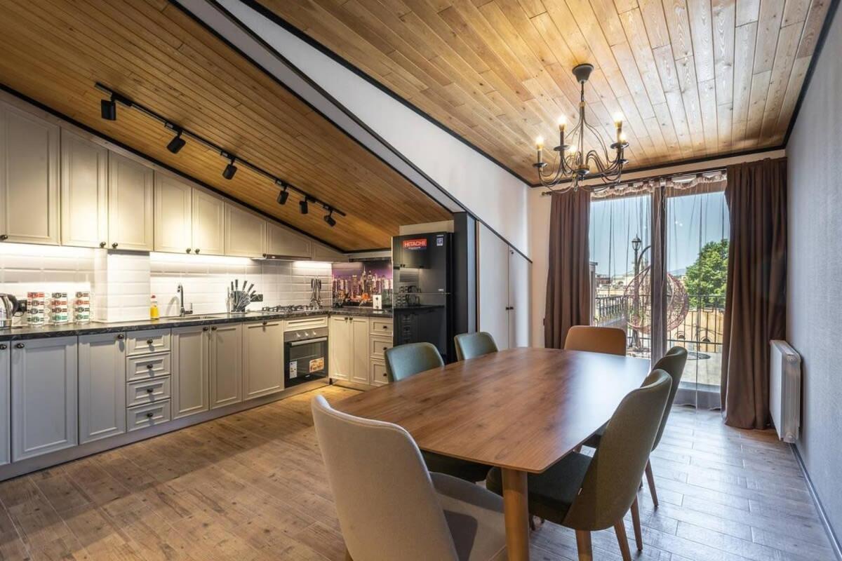3Br Apt W Huge Terrace & Magnificent Views Τυφλίδα Εξωτερικό φωτογραφία
