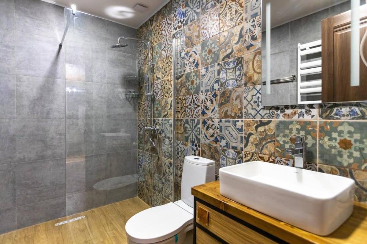 3Br Apt W Huge Terrace & Magnificent Views Τυφλίδα Εξωτερικό φωτογραφία