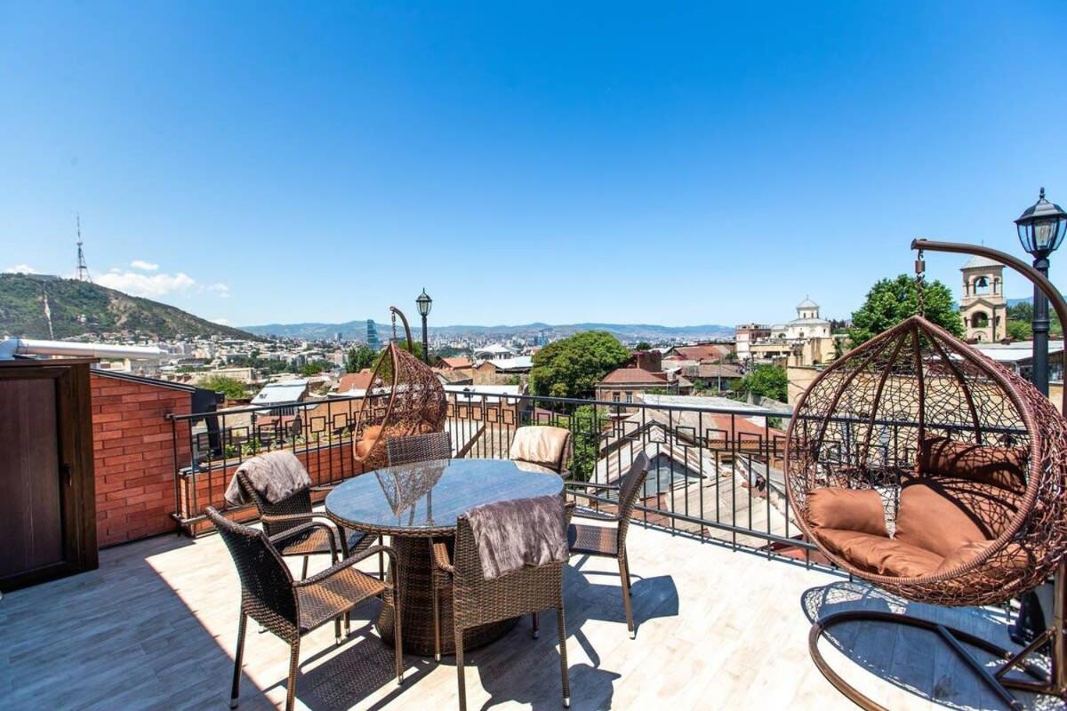 3Br Apt W Huge Terrace & Magnificent Views Τυφλίδα Εξωτερικό φωτογραφία