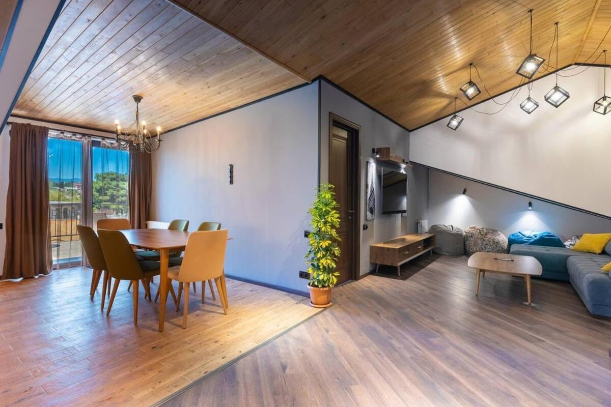 3Br Apt W Huge Terrace & Magnificent Views Τυφλίδα Εξωτερικό φωτογραφία