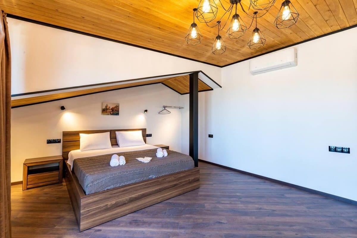3Br Apt W Huge Terrace & Magnificent Views Τυφλίδα Εξωτερικό φωτογραφία